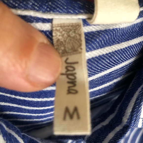 Blue and White Striped Short Sleeve Button Down Size Medium - Picture 4 of 5